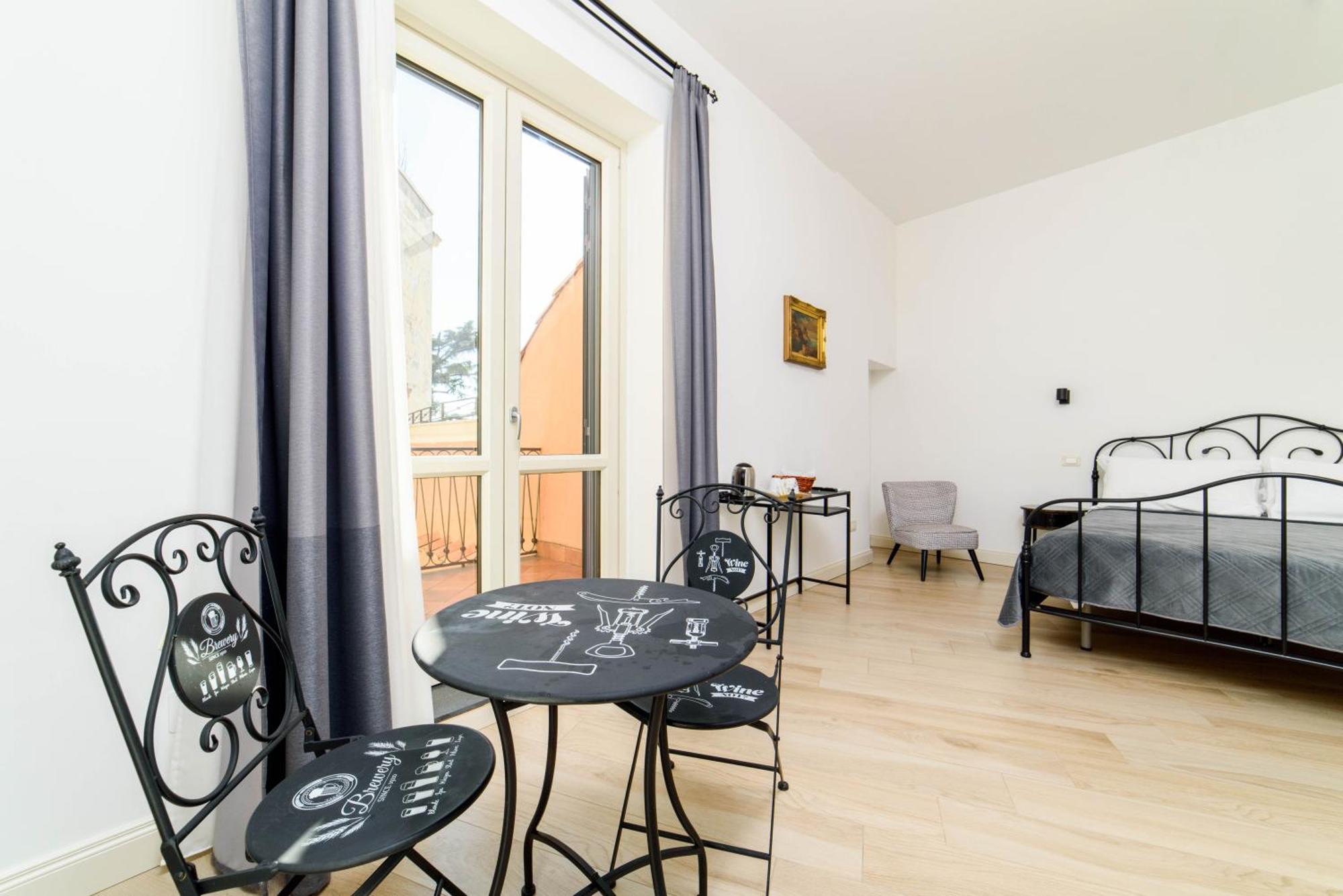 One&One Hotel Салерно Екстериор снимка