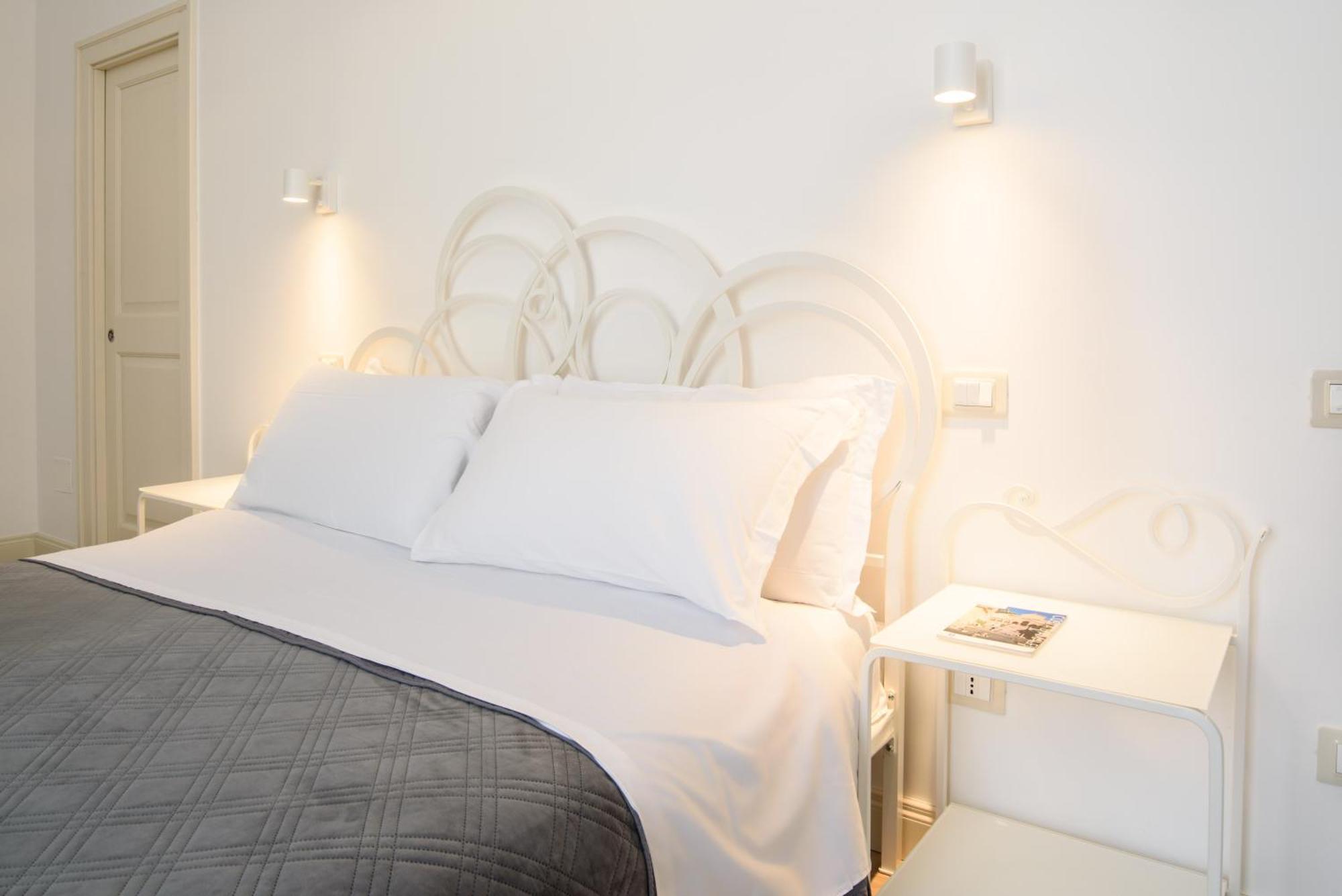One&One Hotel Салерно Екстериор снимка