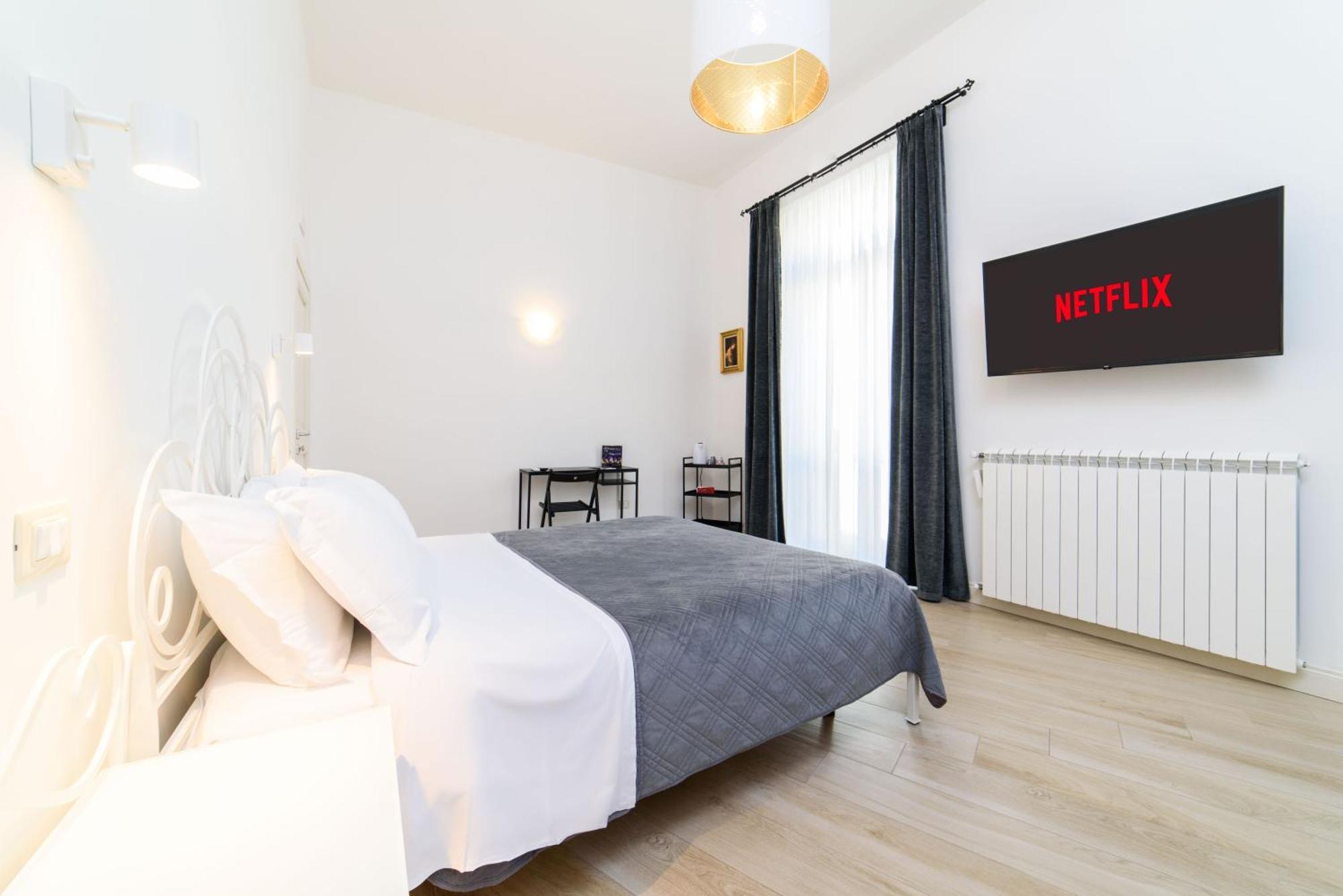 One&One Hotel Салерно Екстериор снимка