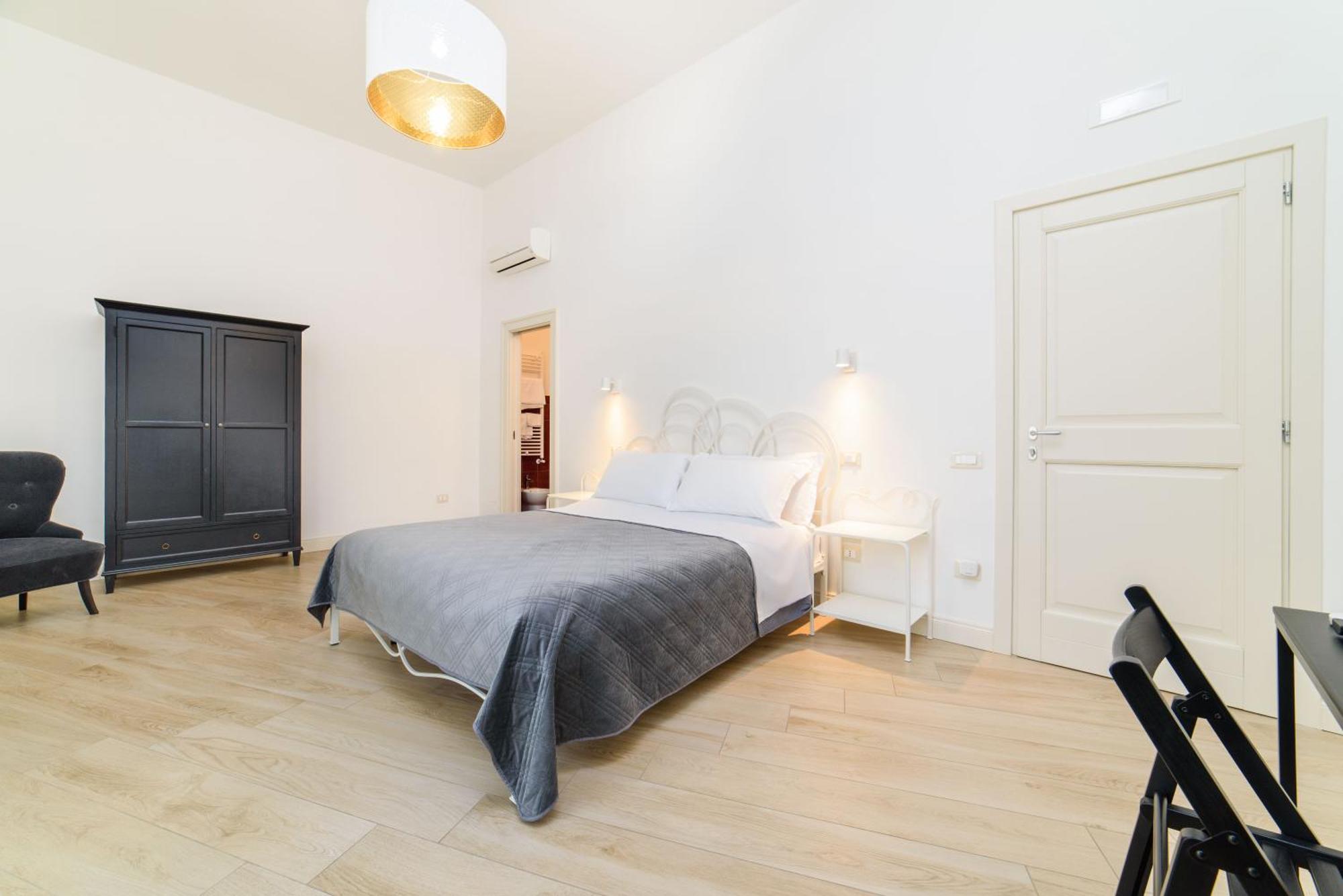 One&One Hotel Салерно Екстериор снимка
