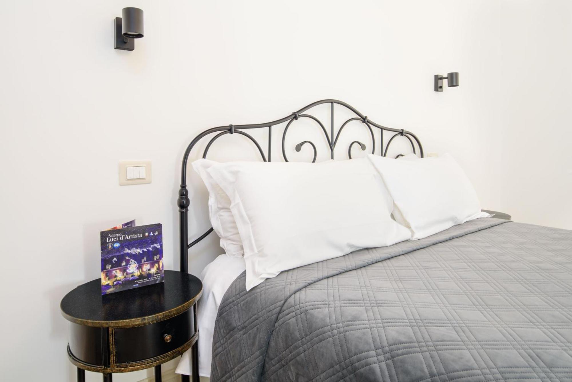 One&One Hotel Салерно Екстериор снимка