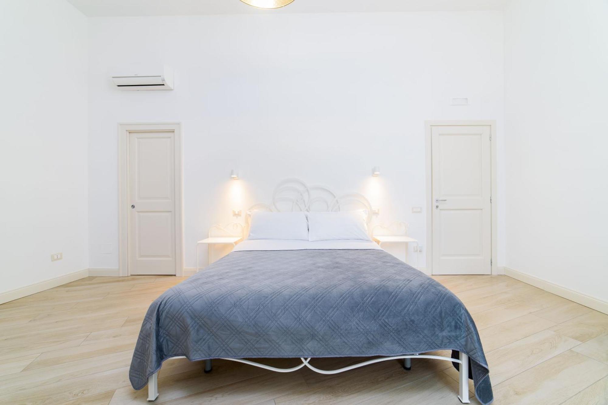 One&One Hotel Салерно Екстериор снимка