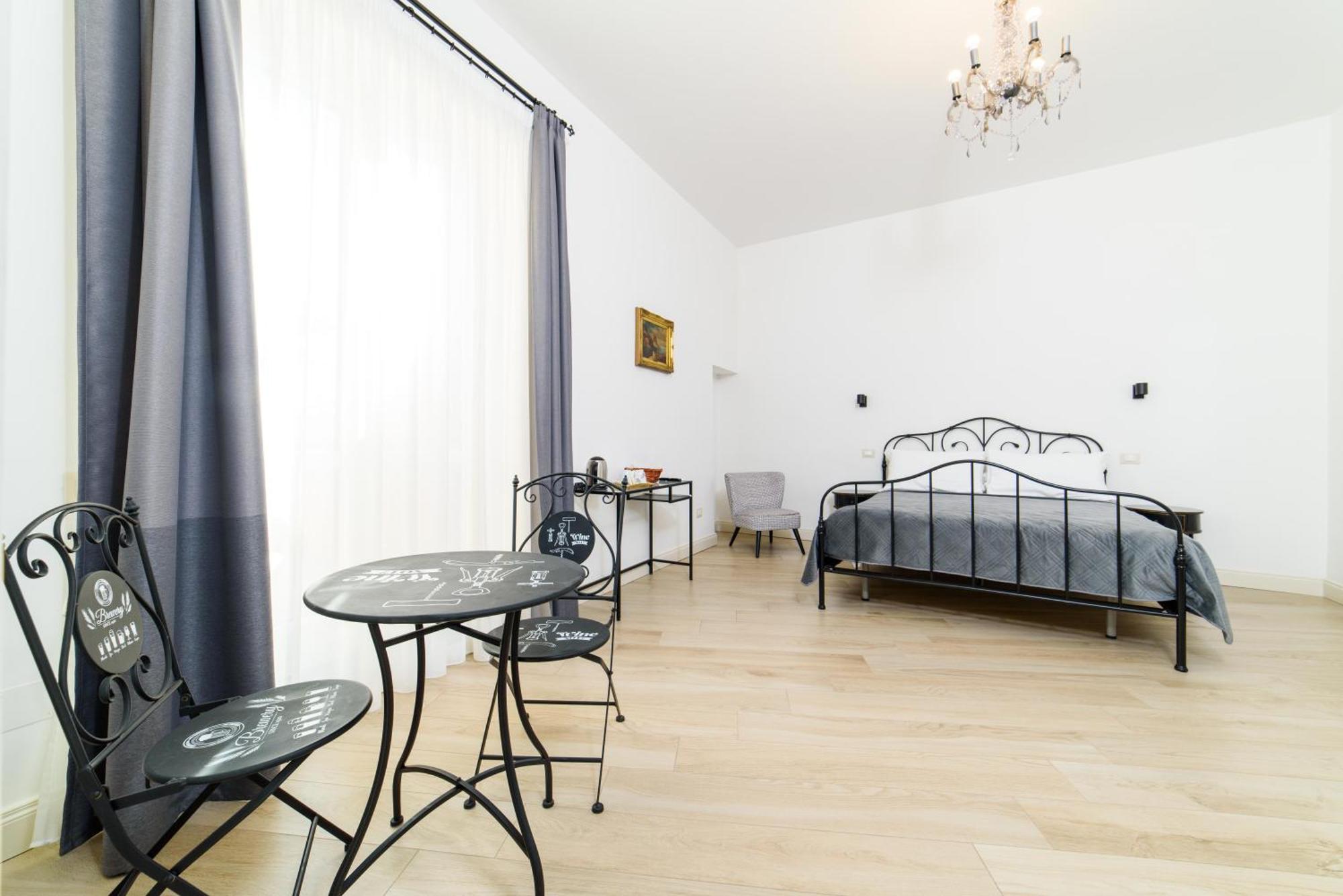 One&One Hotel Салерно Екстериор снимка