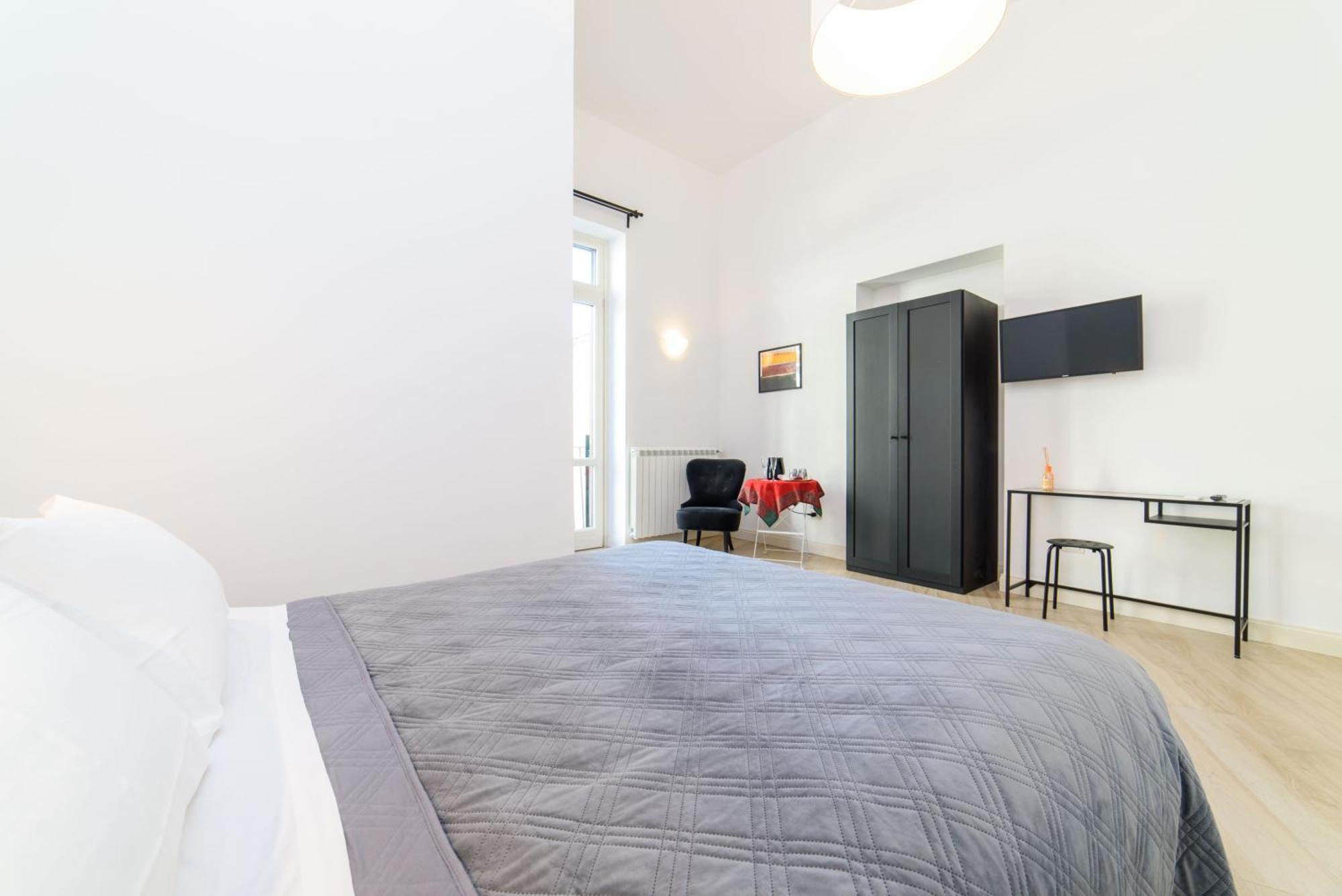 One&One Hotel Салерно Екстериор снимка
