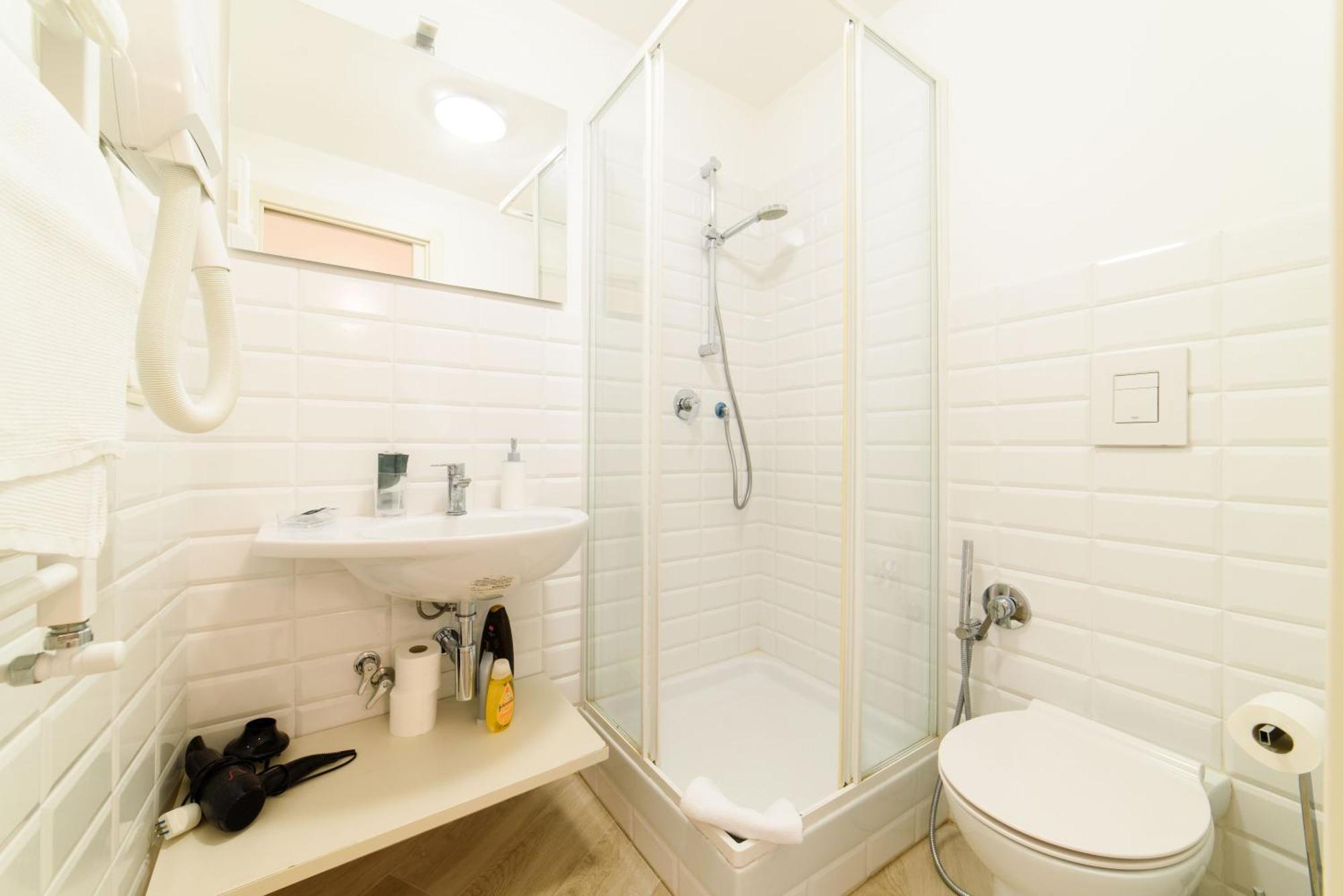 One&One Hotel Салерно Екстериор снимка